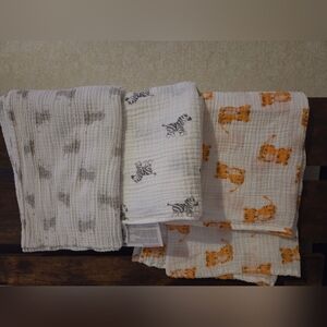 Set Of 3 Muslin Swaddles - Safari Theme